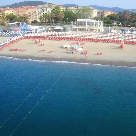 Savona Magnifico Sole Mare 150 M Wifi Climatcontrol Apartment Luaran gambar