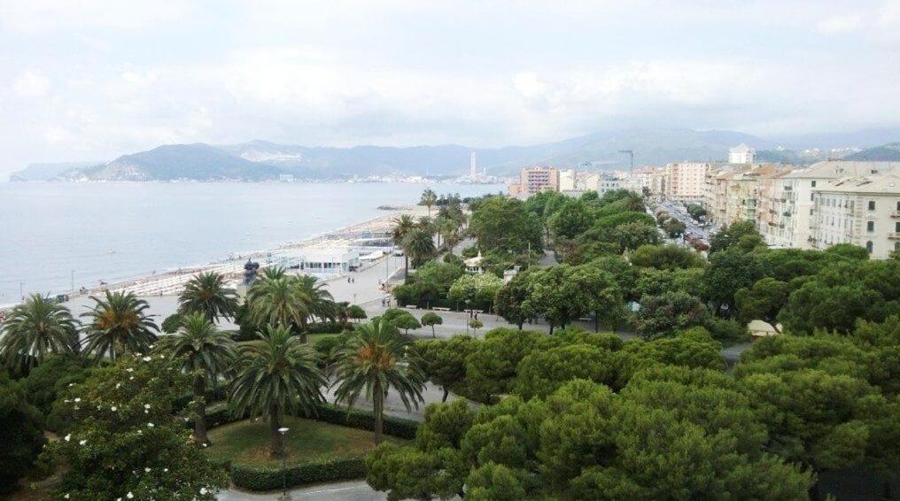 Savona Magnifico Sole Mare 150 M Wifi Climatcontrol Apartment Luaran gambar