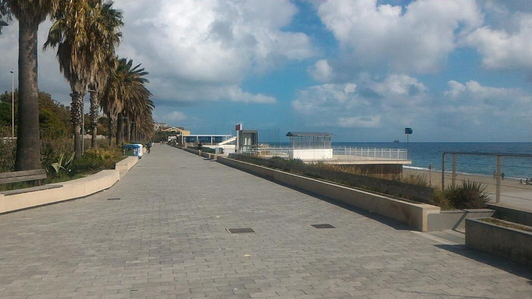 Savona Magnifico Sole Mare 150 M Wifi Climatcontrol Apartment Luaran gambar