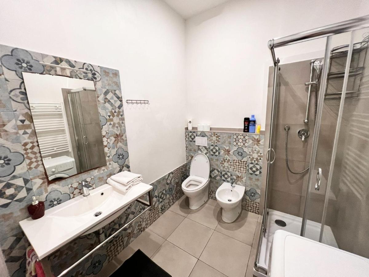 Savona Magnifico Sole Mare 150 M Wifi Climatcontrol Apartment Luaran gambar