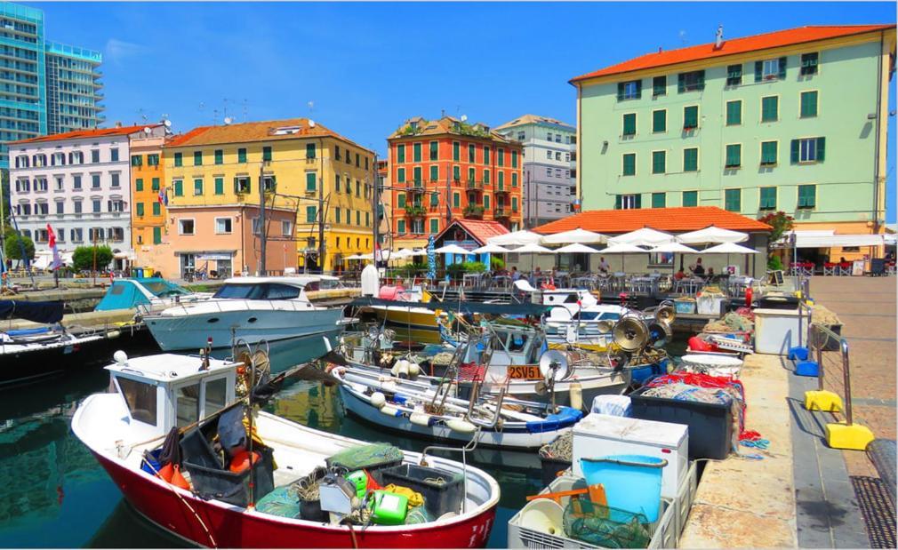 Savona Magnifico Sole Mare 150 M Wifi Climatcontrol Apartment Luaran gambar